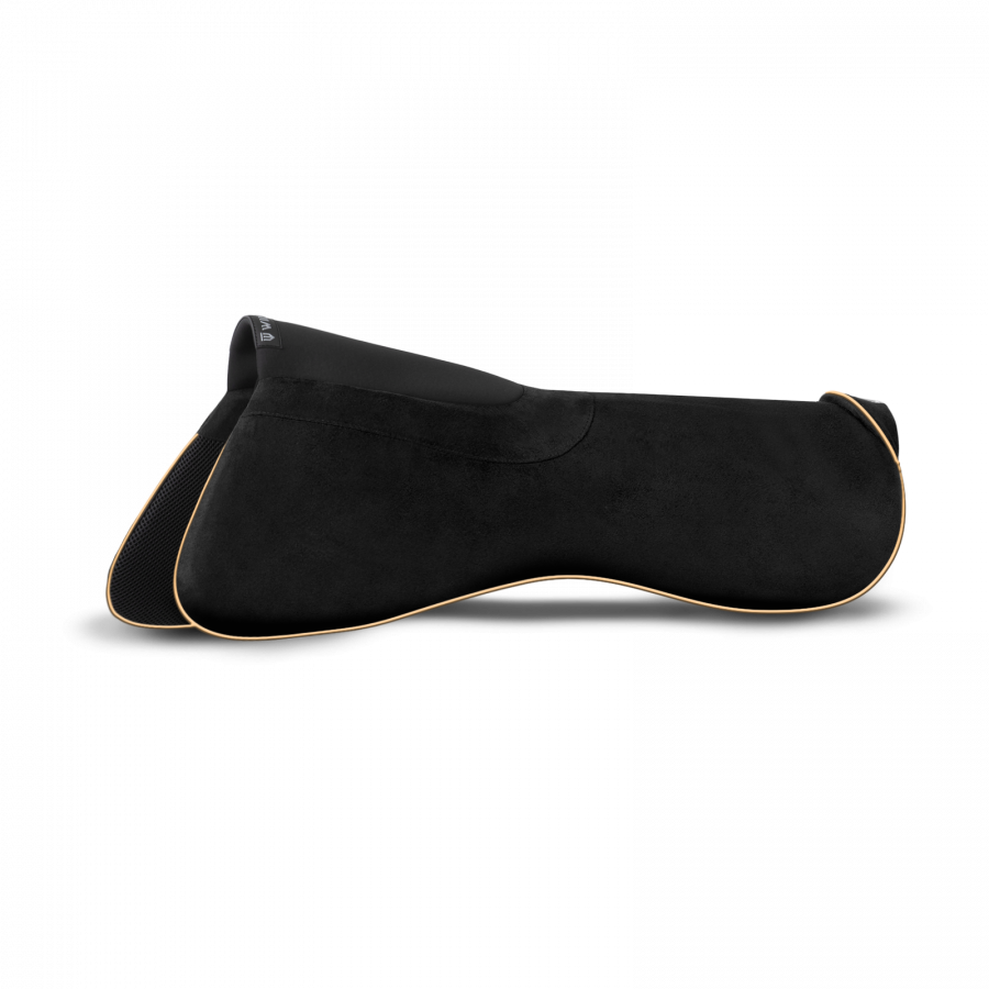 Winderen dressage half pad on coal and gold